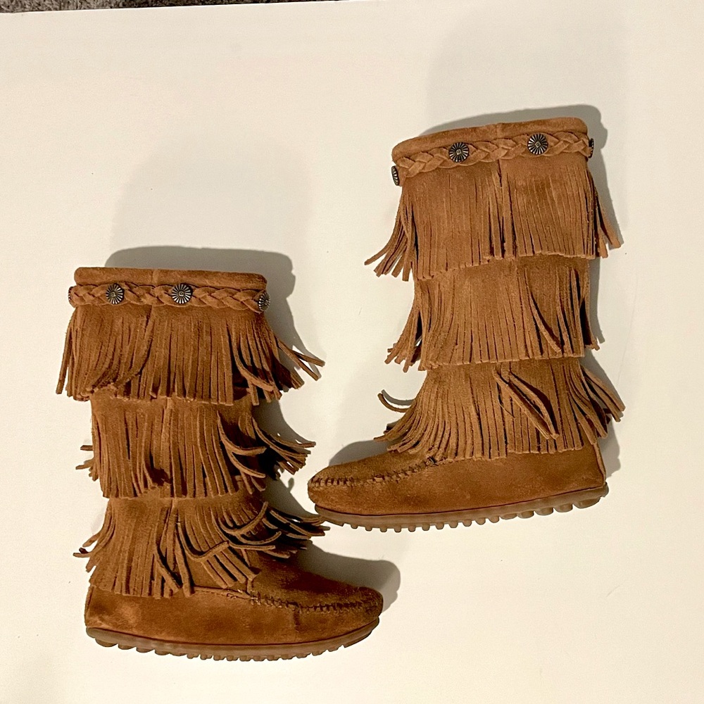 Minnetonka little girls 3 tier fringe boot size 12